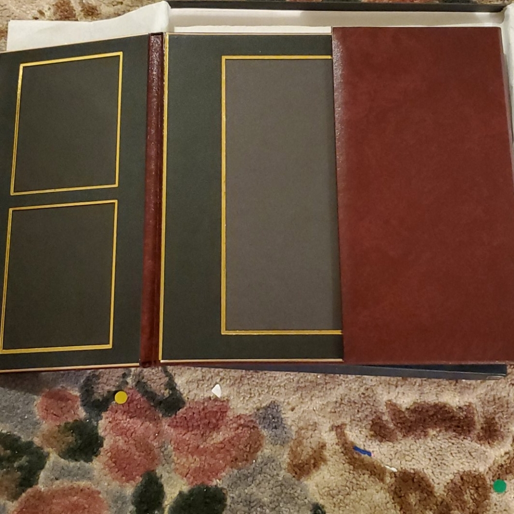 Album/Folio - Picture 2 of 7